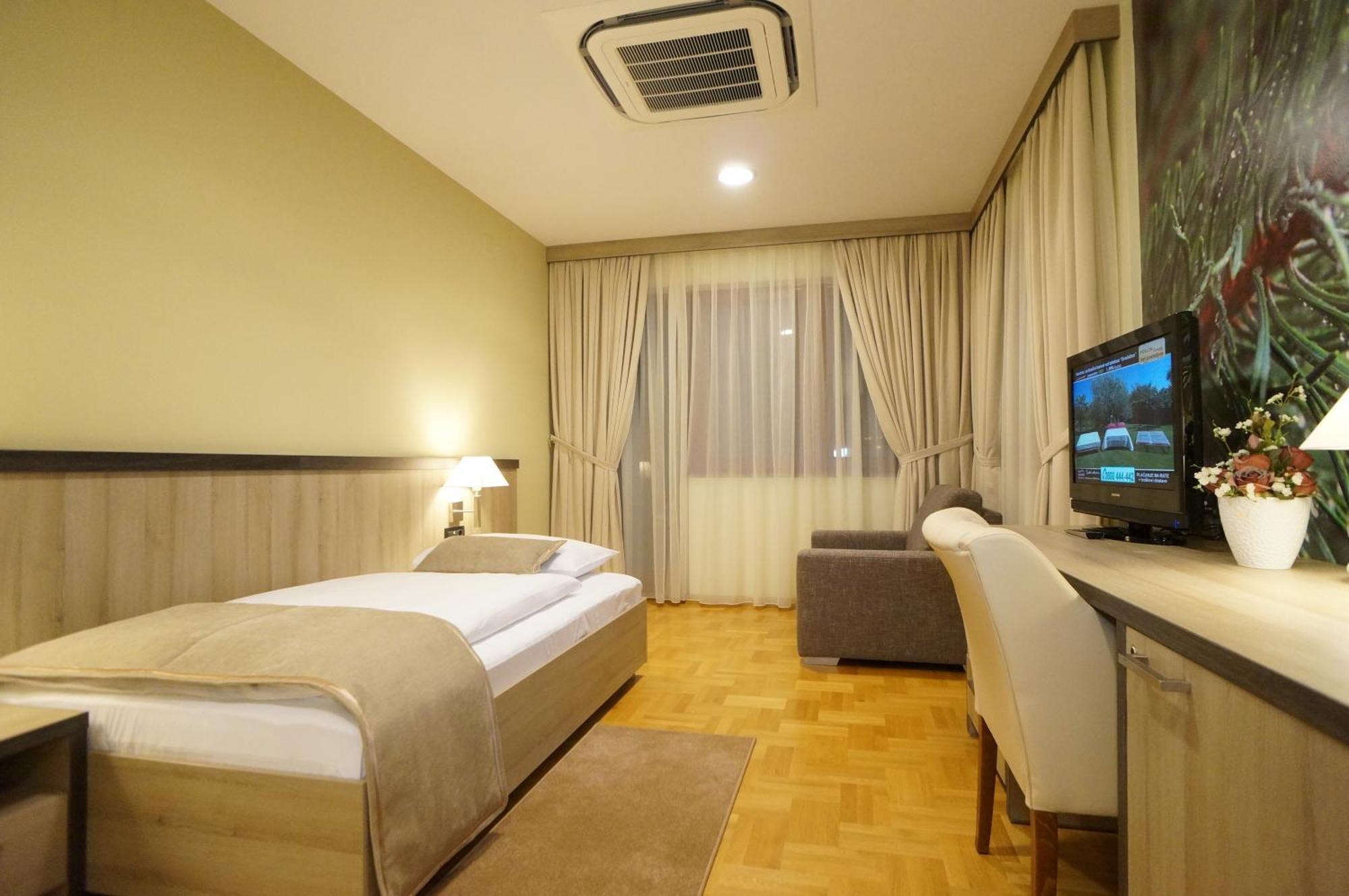 Hotel Calypso Zagabria Esterno foto