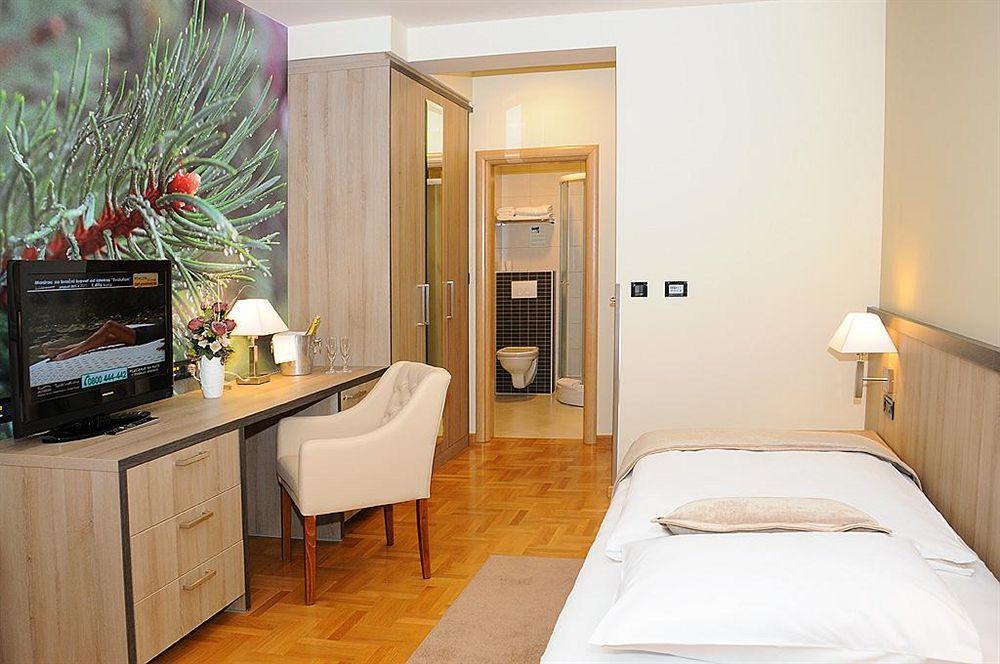 Hotel Calypso Zagabria Esterno foto