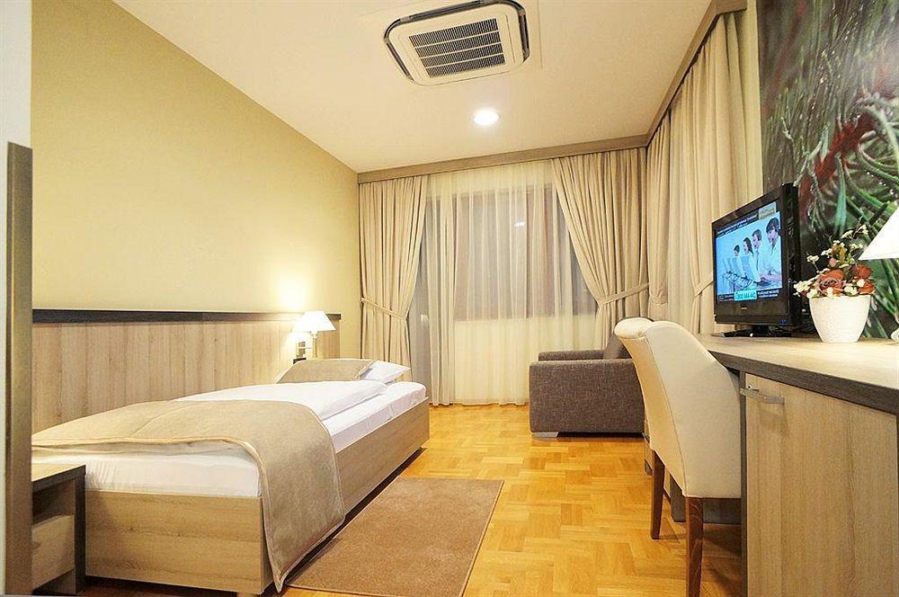 Hotel Calypso Zagabria Esterno foto