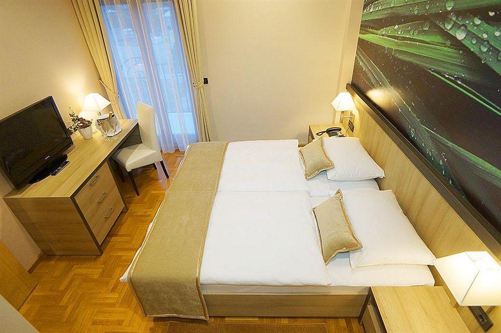 Hotel Calypso Zagabria Esterno foto