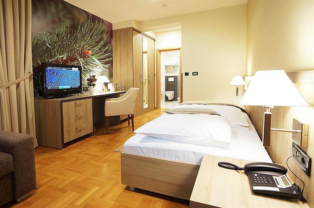 Hotel Calypso Zagabria Esterno foto
